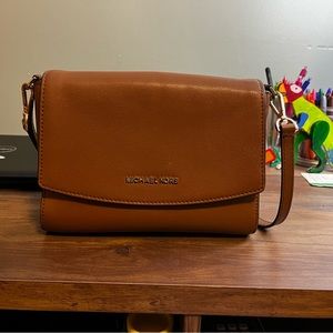 Micheal kors crossbody bag.